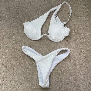 One shoulder underwired white textured bikini // size small